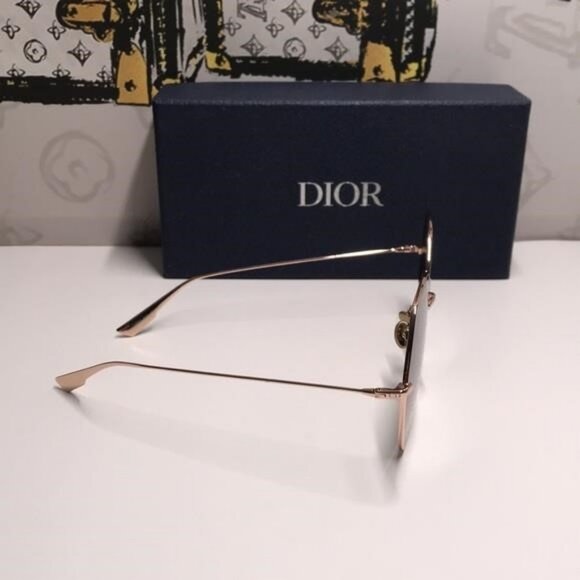 Stylish Black and Gold Sunglasses - Picture 9 of 13